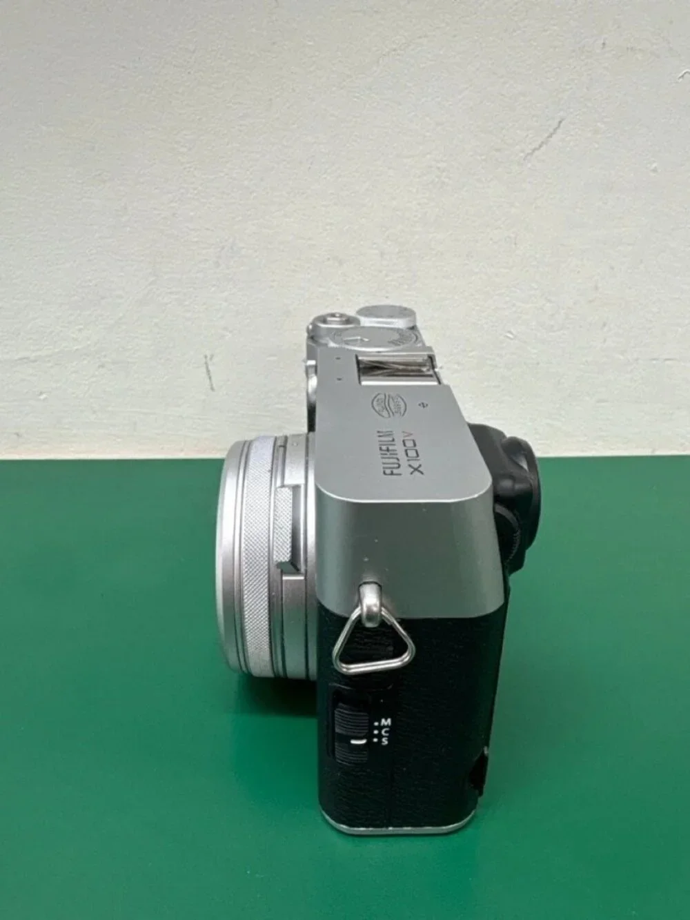 FUJIFILM X100VI DIGITAL CAMERA (SILVER) (E16003632)